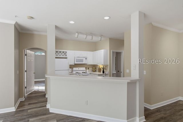 4 Indigo Run Dr Apt 2810, Hilton Head Island, SC 29926
