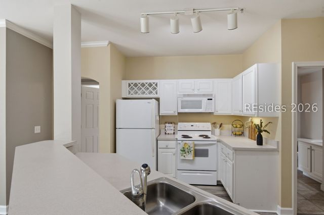 4 Indigo Run Dr Apt 2810, Hilton Head Island, SC 29926