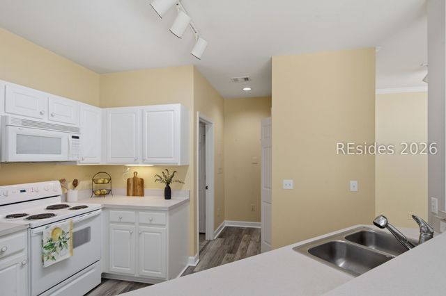 4 Indigo Run Dr Apt 2810, Hilton Head Island, SC 29926