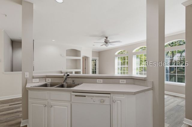 4 Indigo Run Dr Apt 2810, Hilton Head Island, SC 29926