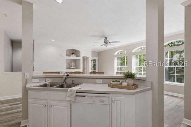 4 Indigo Run Dr Apt 2810, Hilton Head Island, SC 29926