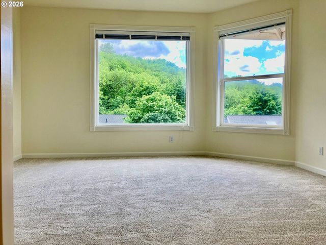 1924 Nw NORFOLK Ct, Portland, OR 97229