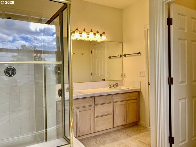 1924 Nw NORFOLK Ct, Portland, OR 97229