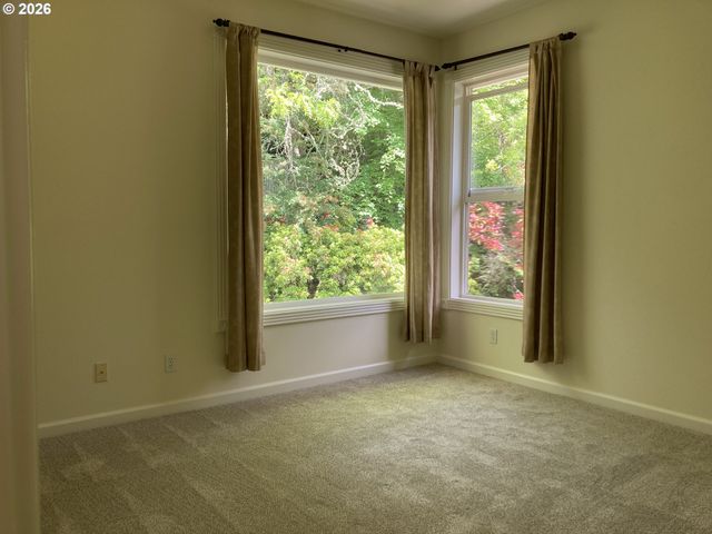 1924 Nw NORFOLK Ct, Portland, OR 97229