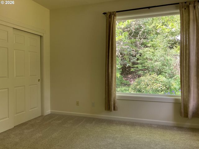 1924 Nw NORFOLK Ct, Portland, OR 97229