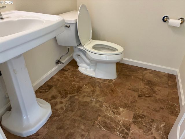 1924 Nw NORFOLK Ct, Portland, OR 97229