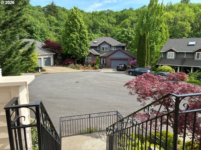 1924 Nw NORFOLK Ct, Portland, OR 97229