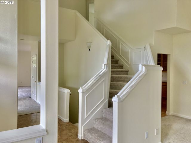 1924 Nw NORFOLK Ct, Portland, OR 97229