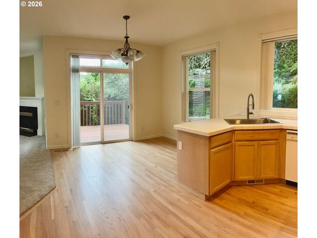 1924 Nw NORFOLK Ct, Portland, OR 97229