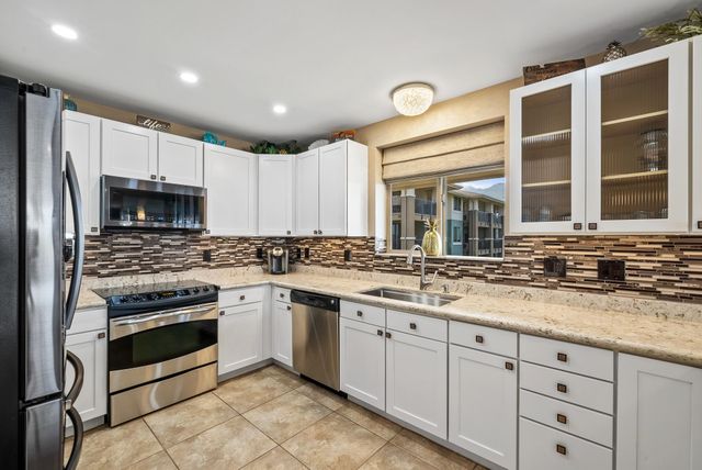 1400 Limahana Cir Apt 301, Lahaina, HI 96761