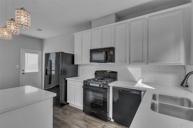 5327 Cj Walker Lane, Houston, TX 77048