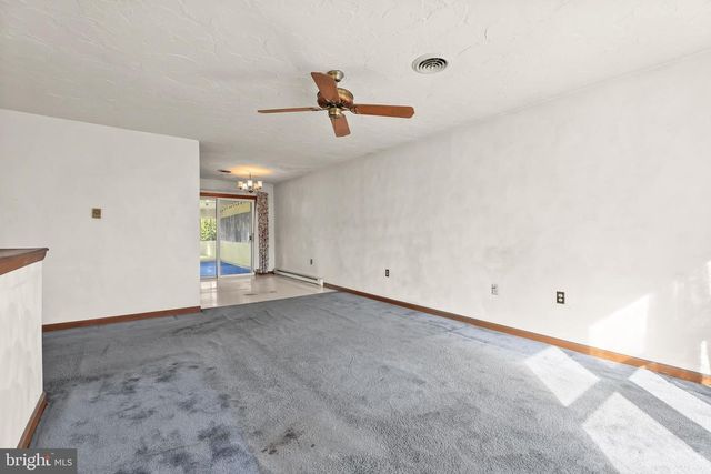 30 SUGARBOOT LN, Hanover, PA 17331