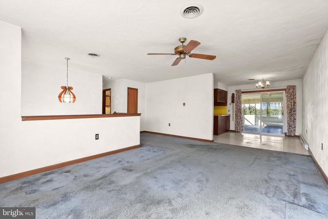 30 SUGARBOOT LN, Hanover, PA 17331