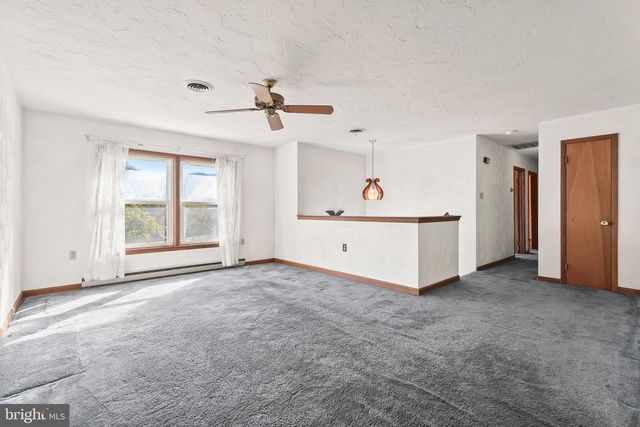 30 SUGARBOOT LN, Hanover, PA 17331