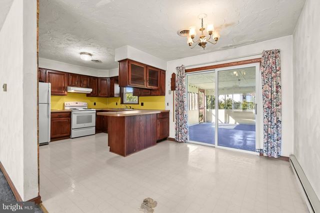30 SUGARBOOT LN, Hanover, PA 17331