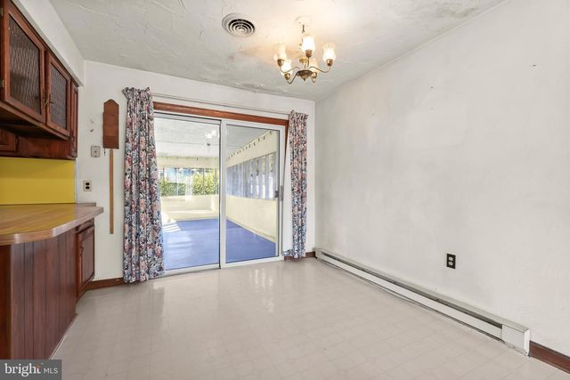 30 SUGARBOOT LN, Hanover, PA 17331