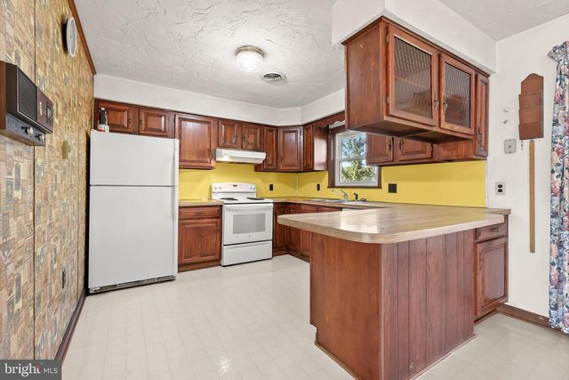 30 SUGARBOOT LN, Hanover, PA 17331