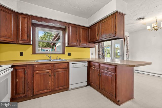 30 SUGARBOOT LN, Hanover, PA 17331