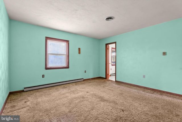 30 SUGARBOOT LN, Hanover, PA 17331