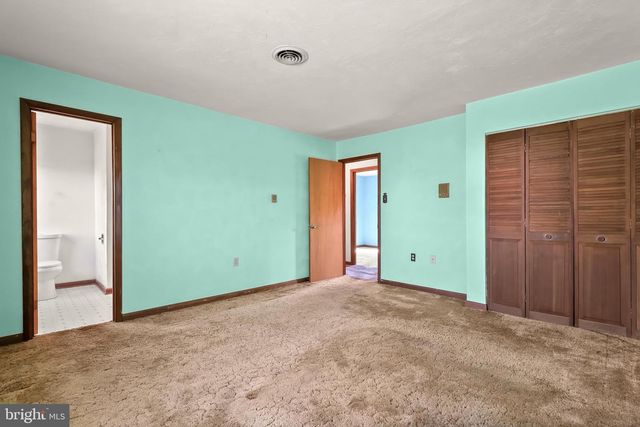 30 SUGARBOOT LN, Hanover, PA 17331