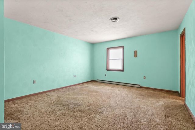 30 SUGARBOOT LN, Hanover, PA 17331