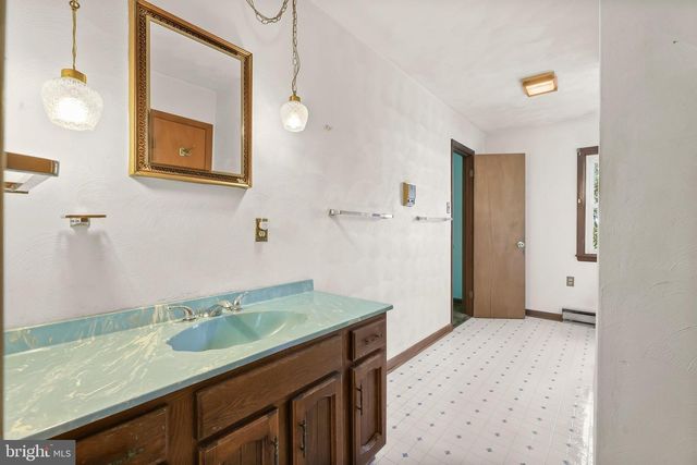 30 SUGARBOOT LN, Hanover, PA 17331