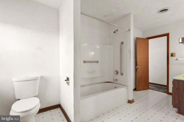 30 SUGARBOOT LN, Hanover, PA 17331