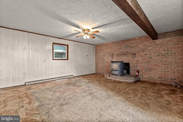 30 SUGARBOOT LN, Hanover, PA 17331