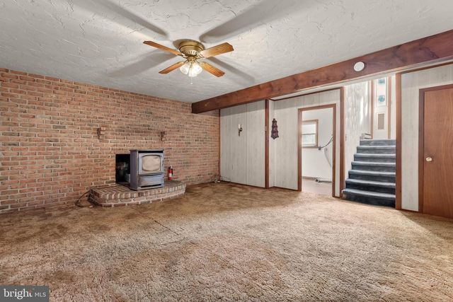 30 SUGARBOOT LN, Hanover, PA 17331