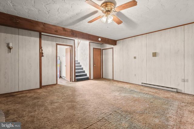 30 SUGARBOOT LN, Hanover, PA 17331
