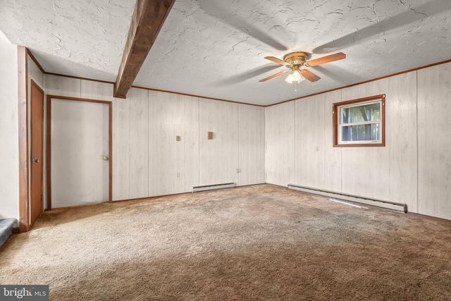 30 SUGARBOOT LN, Hanover, PA 17331