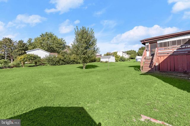 30 SUGARBOOT LN, Hanover, PA 17331