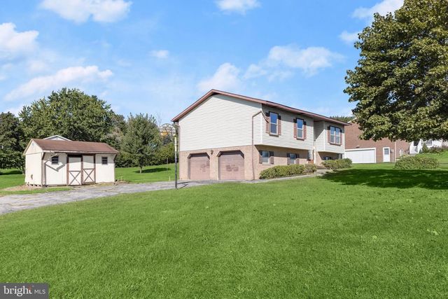 30 SUGARBOOT LN, Hanover, PA 17331