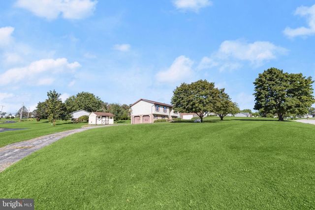 30 SUGARBOOT LN, Hanover, PA 17331