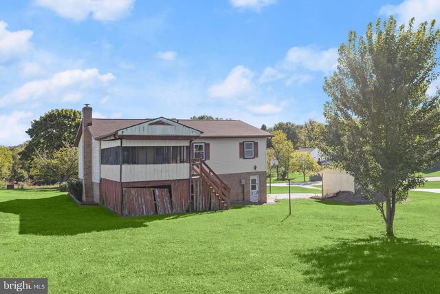 30 SUGARBOOT LN, Hanover, PA 17331