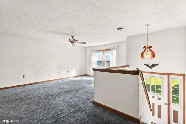 30 SUGARBOOT LN, Hanover, PA 17331
