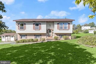 30 SUGARBOOT LN, Hanover, PA 17331