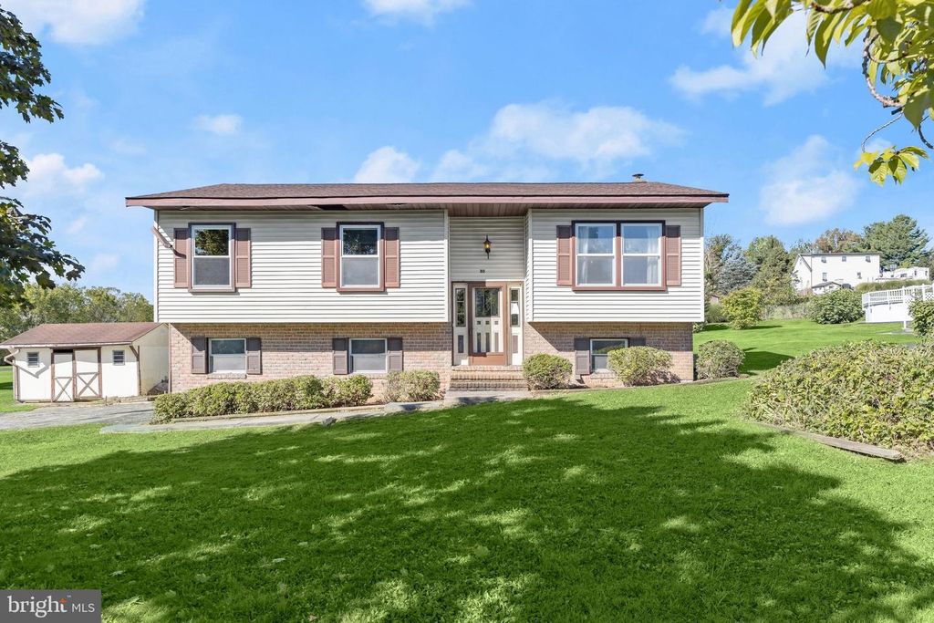 30 SUGARBOOT LN, Hanover, PA 17331