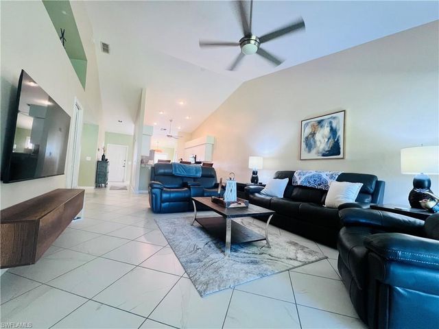 8073 Panther TRL 1404, Naples, FL 34113