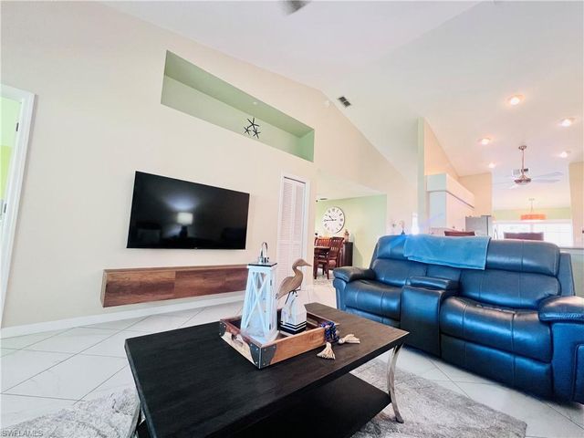 8073 Panther TRL 1404, Naples, FL 34113
