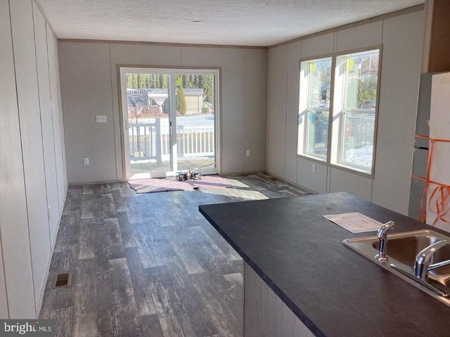 7 DEANNE CIR, Ephrata, PA 17522