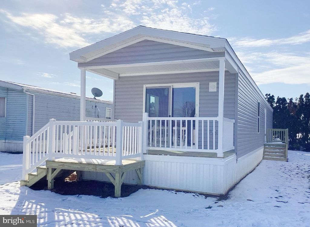 7 DEANNE CIR, Ephrata, PA 17522