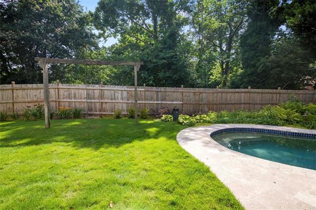 1213 Club Walk NE Drive, Brookhaven, GA 30319