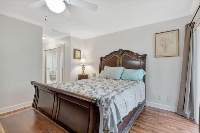 12 Ironwood Way N, Palm Beach Gardens, FL 33418