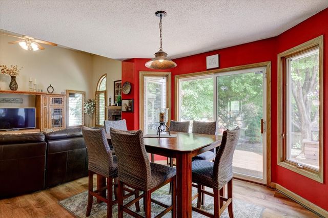 9204 Oakridge Place, Johnston, IA 50131