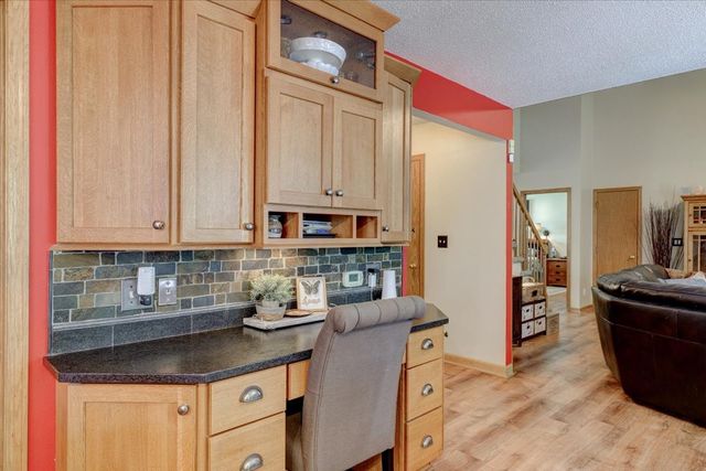9204 Oakridge Place, Johnston, IA 50131