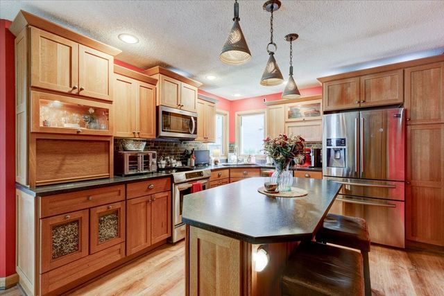 9204 Oakridge Place, Johnston, IA 50131