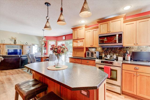9204 Oakridge Place, Johnston, IA 50131