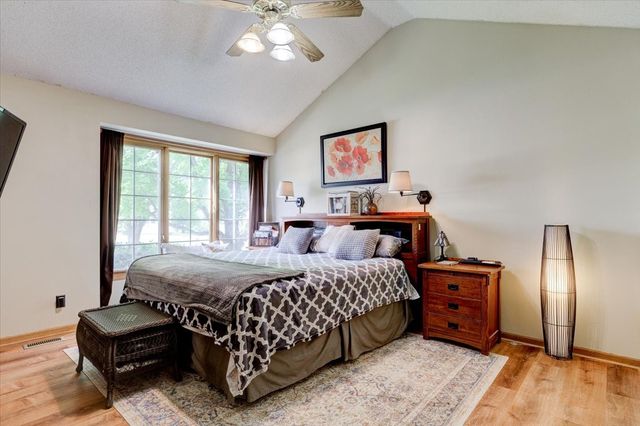 9204 Oakridge Place, Johnston, IA 50131