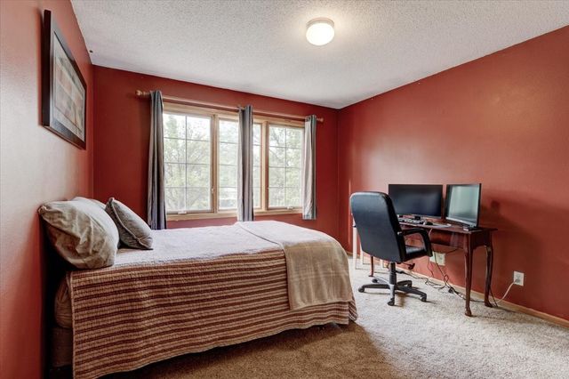 9204 Oakridge Place, Johnston, IA 50131